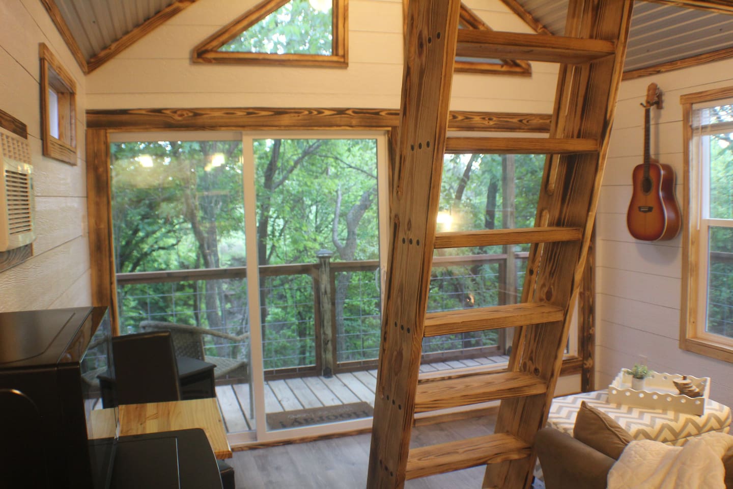 Creekside Treehouse Texas