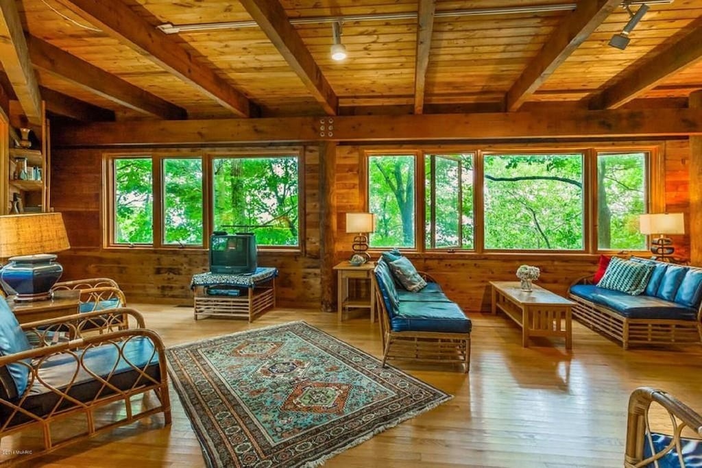 Enchanted Treehouse Rental in MichiganEnchanted Treehouse Rental in Michigan