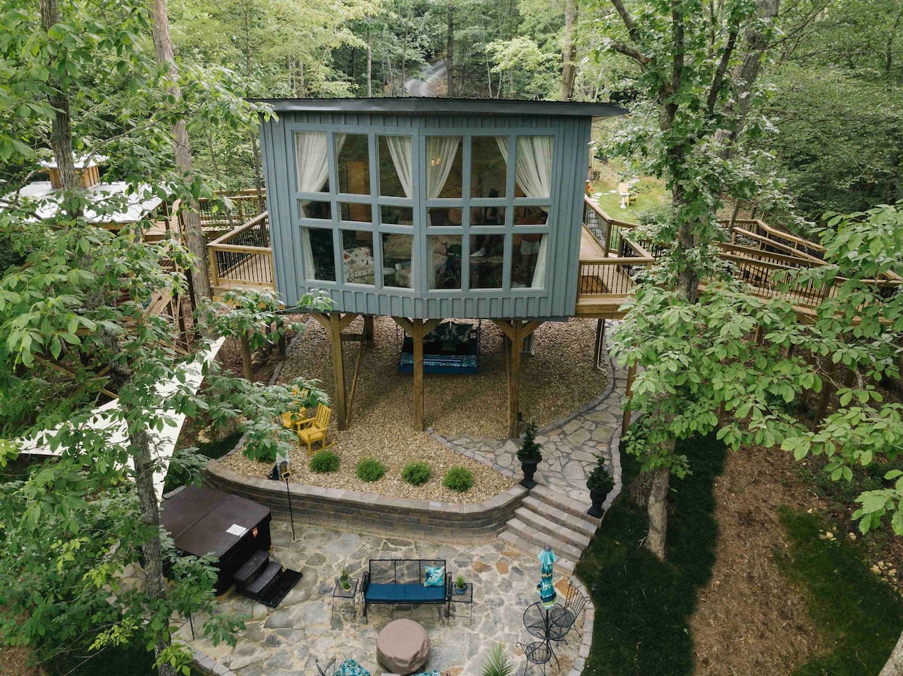 Sulfur Ridge-Tennessee's First Luxury Treehouse