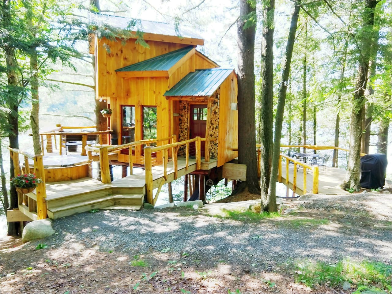 Vermont Tree Cabin on Walker Pond