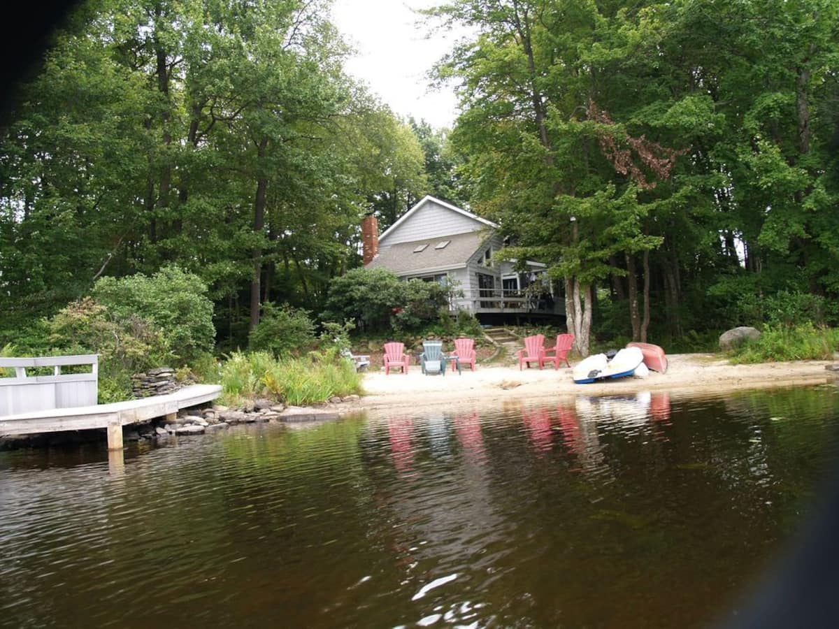 Family Friendly Lakefront Pocono Retreat