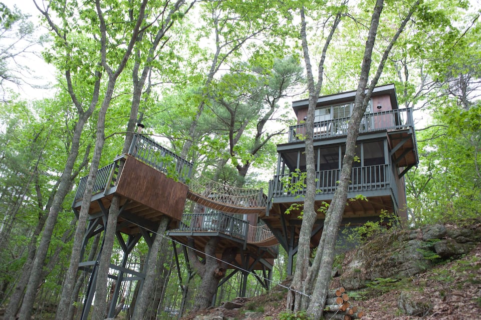 Modern Tree Dwelling w:Water Views+Cedar Hot Tub
