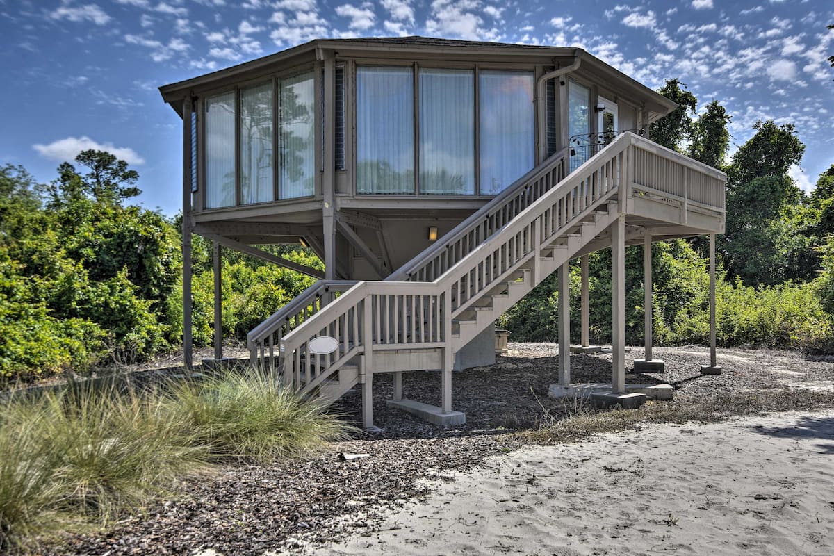 Paris Themed Treehouse Rental in Florida