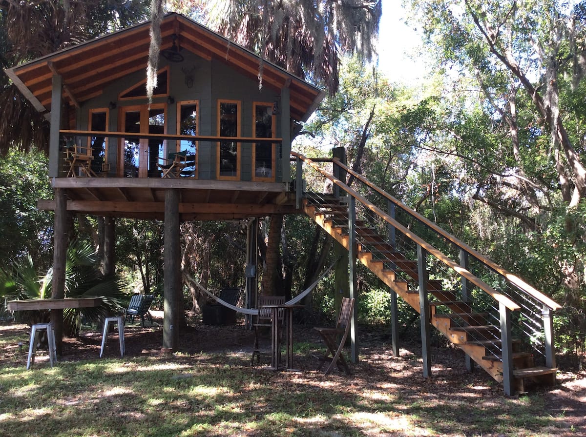 Secluded Treehouse in the woods