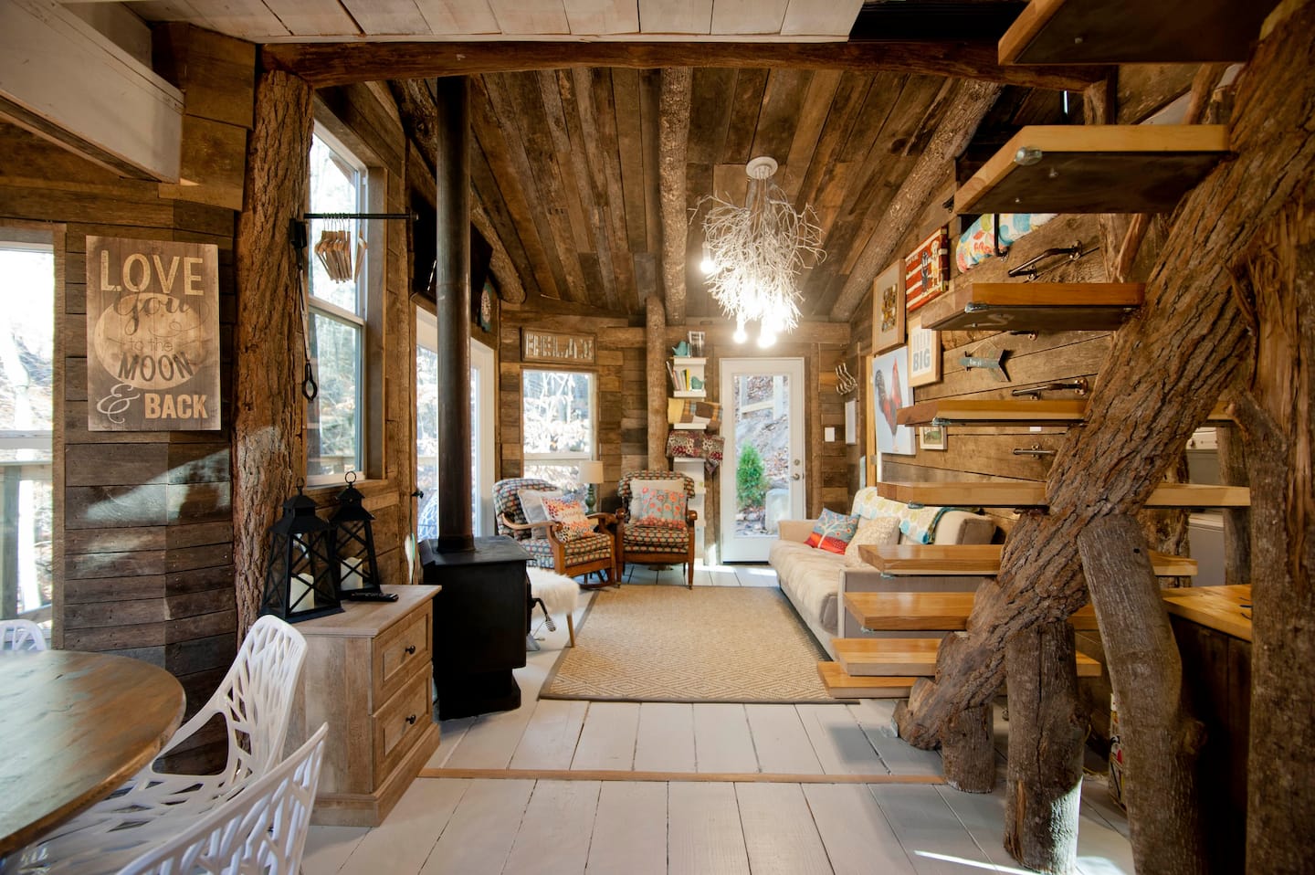 Sugar Creek Treehouse with hot tub