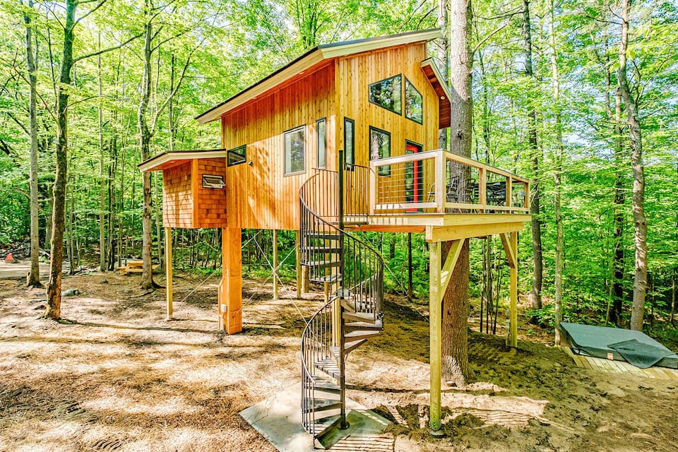 The Canopy Treehouse, a Luxury Carbon Free Retreat