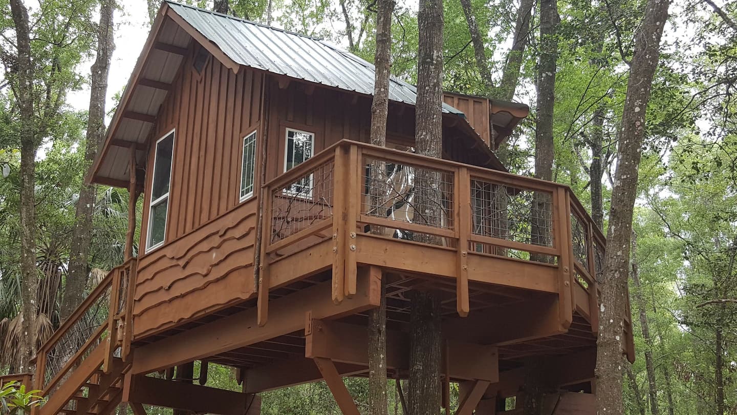 Treehouse Cabin Retreat in Florida