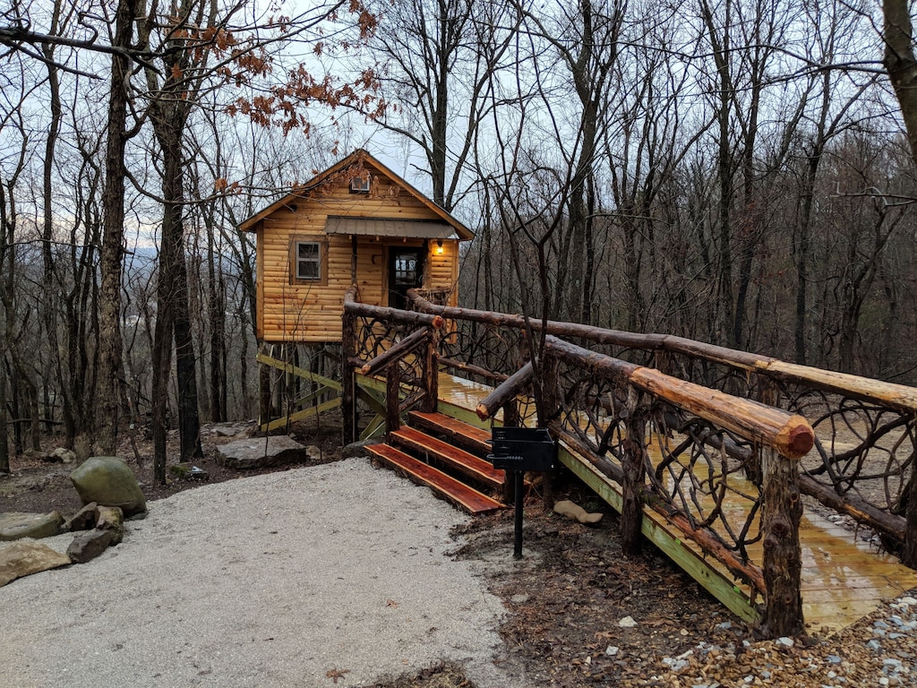 Getaway 9 Treehouse in Arkansas