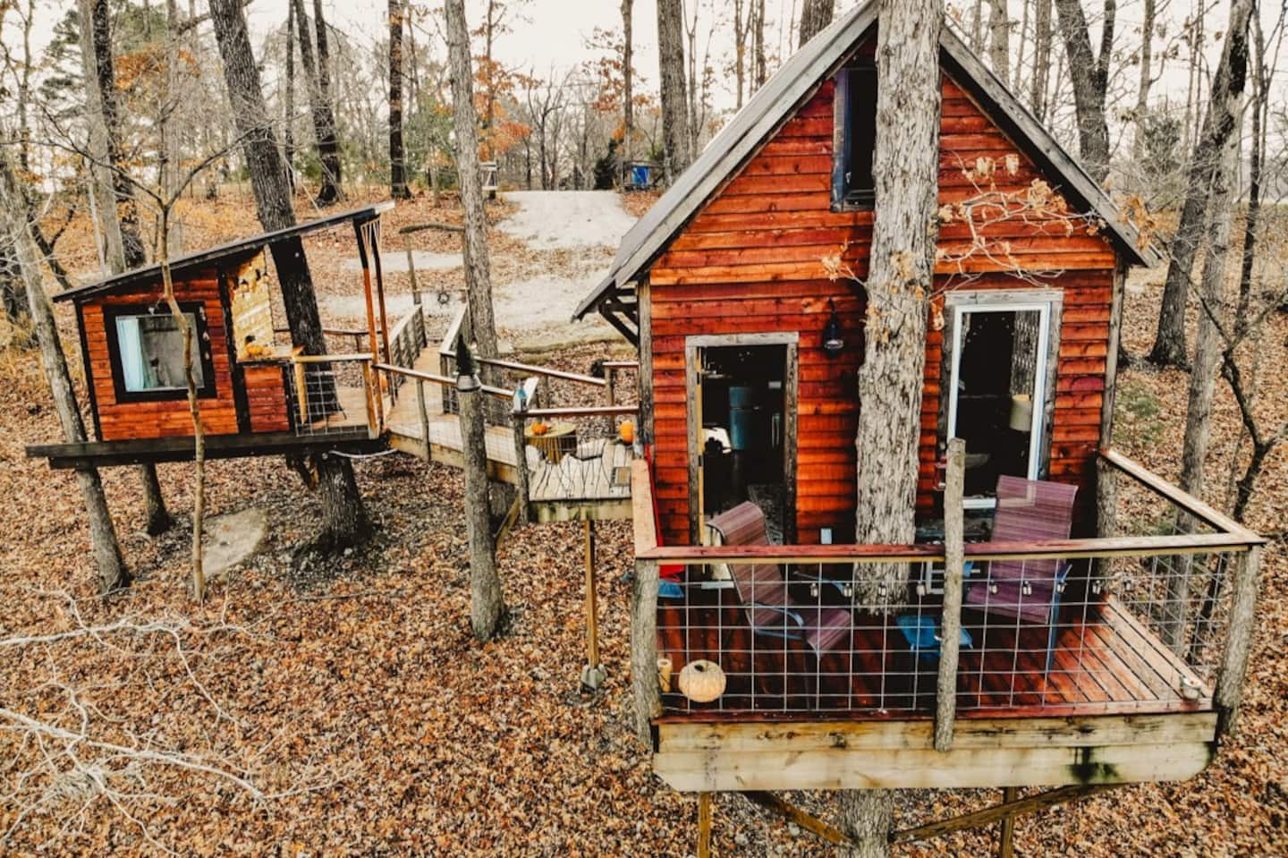 Ozark Tree Suite — Getaway Treehouse & Jacuzzi Bath House Airbnb