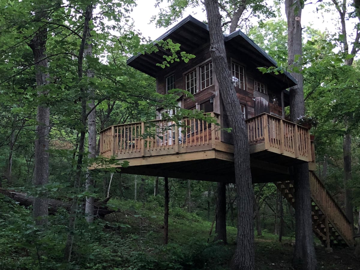 17 Best Treehouses In Missouri For A Cabin Getaway