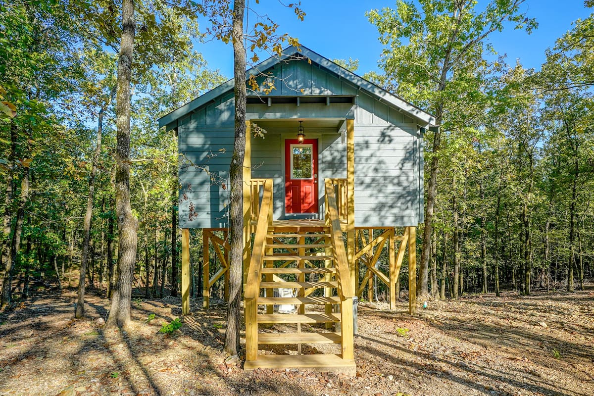 Whippoorwill Treehouse Hot Springs Alaska