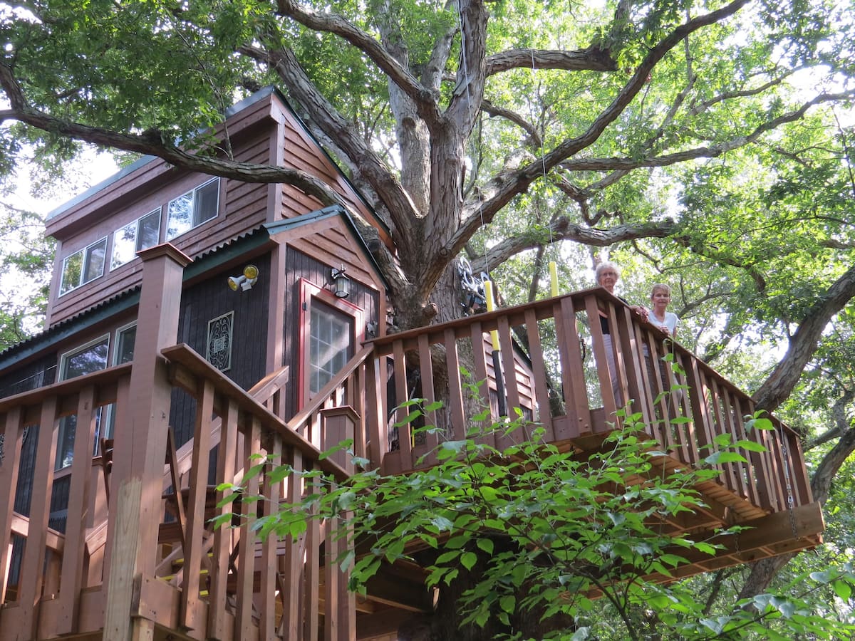 White Oak treehouse by Garden of the Gods Illinois
