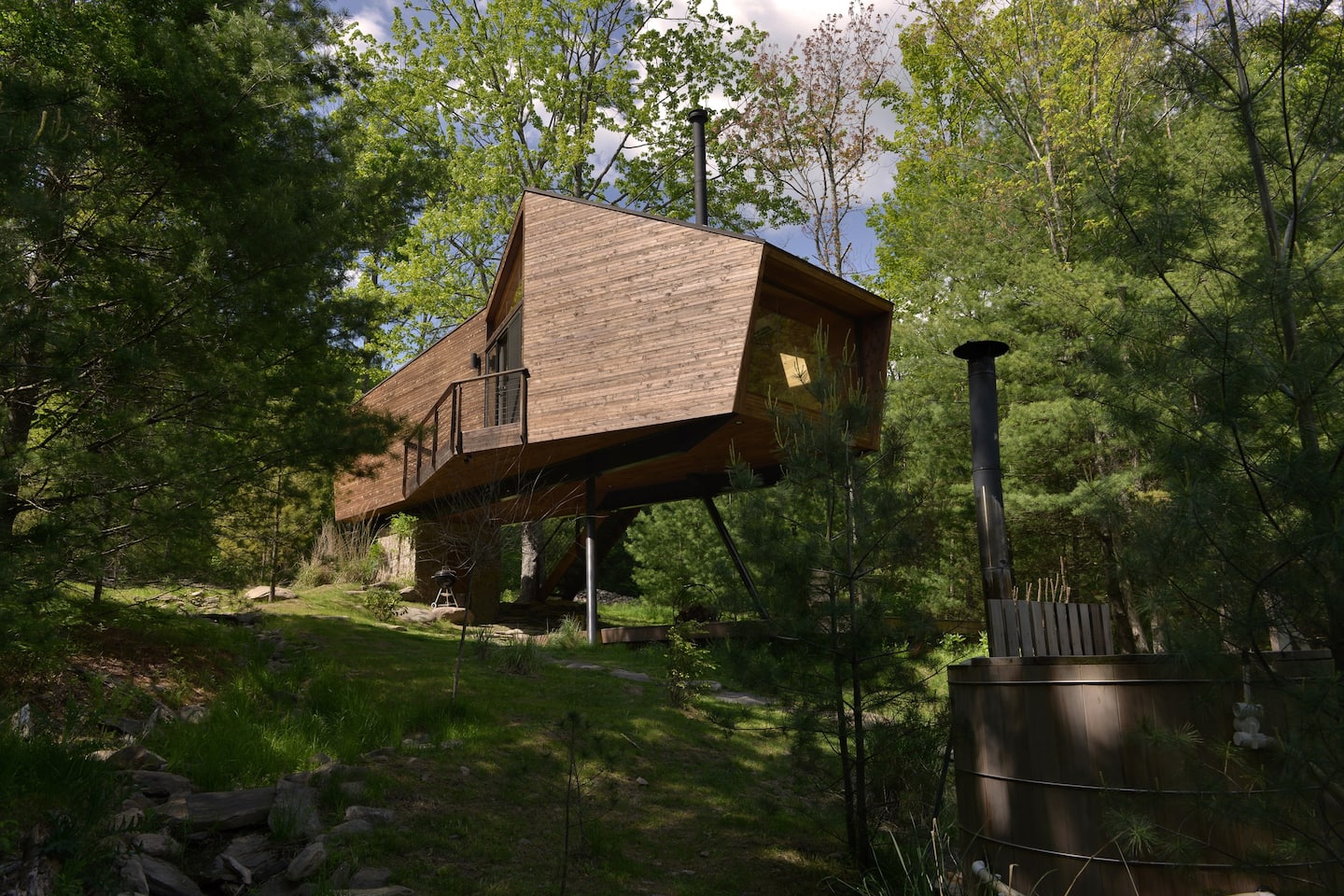 Willow Treehouse - secluded, unique, romanticv