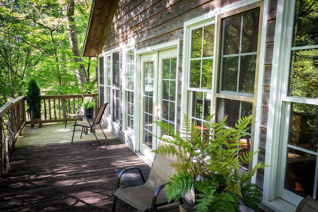 Cute Cabin Treehouse Rental in Alabama