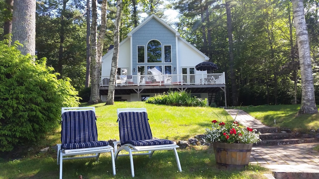 Lake Winnipesaukee Waterfront Cottage
