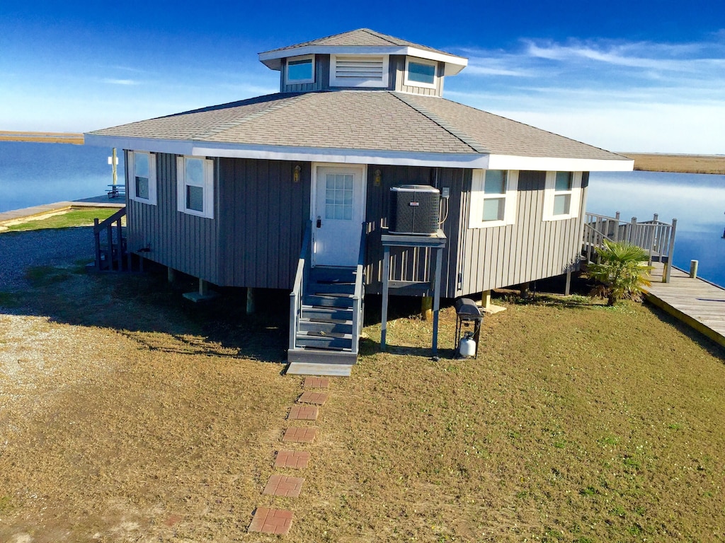 Little Blue Crab Treehouse Rental