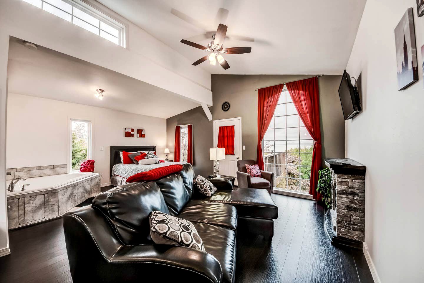 Luxury Treehouse Rental in Oklahoma