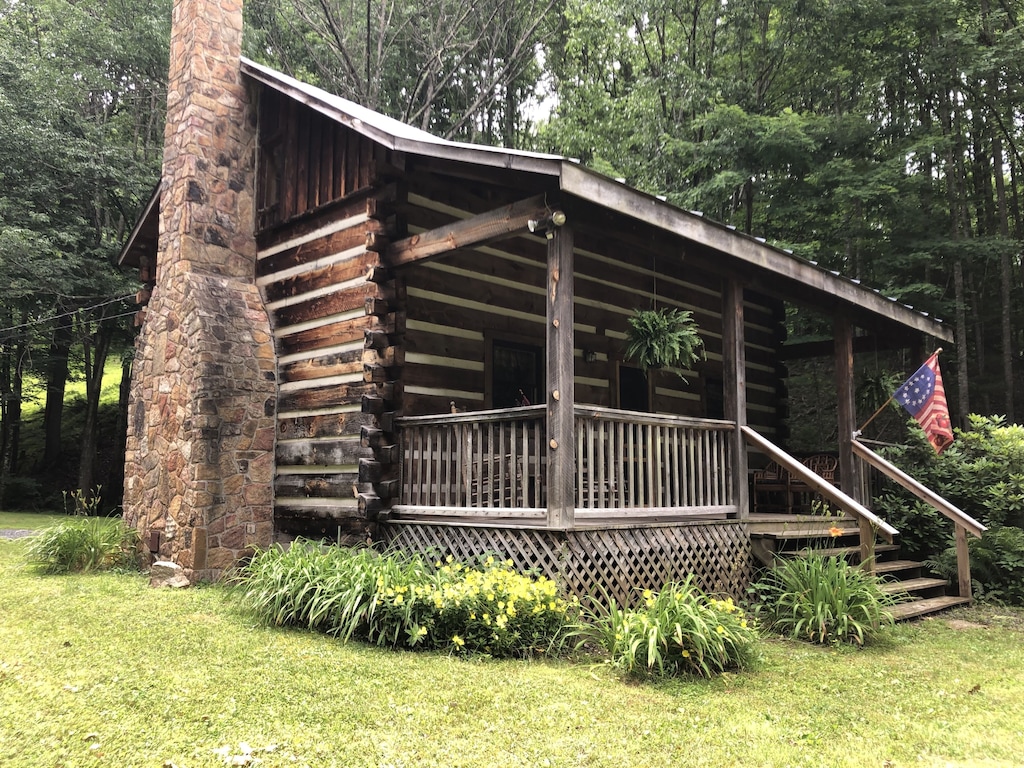 Secluded Cabin Treehouse in the Woods