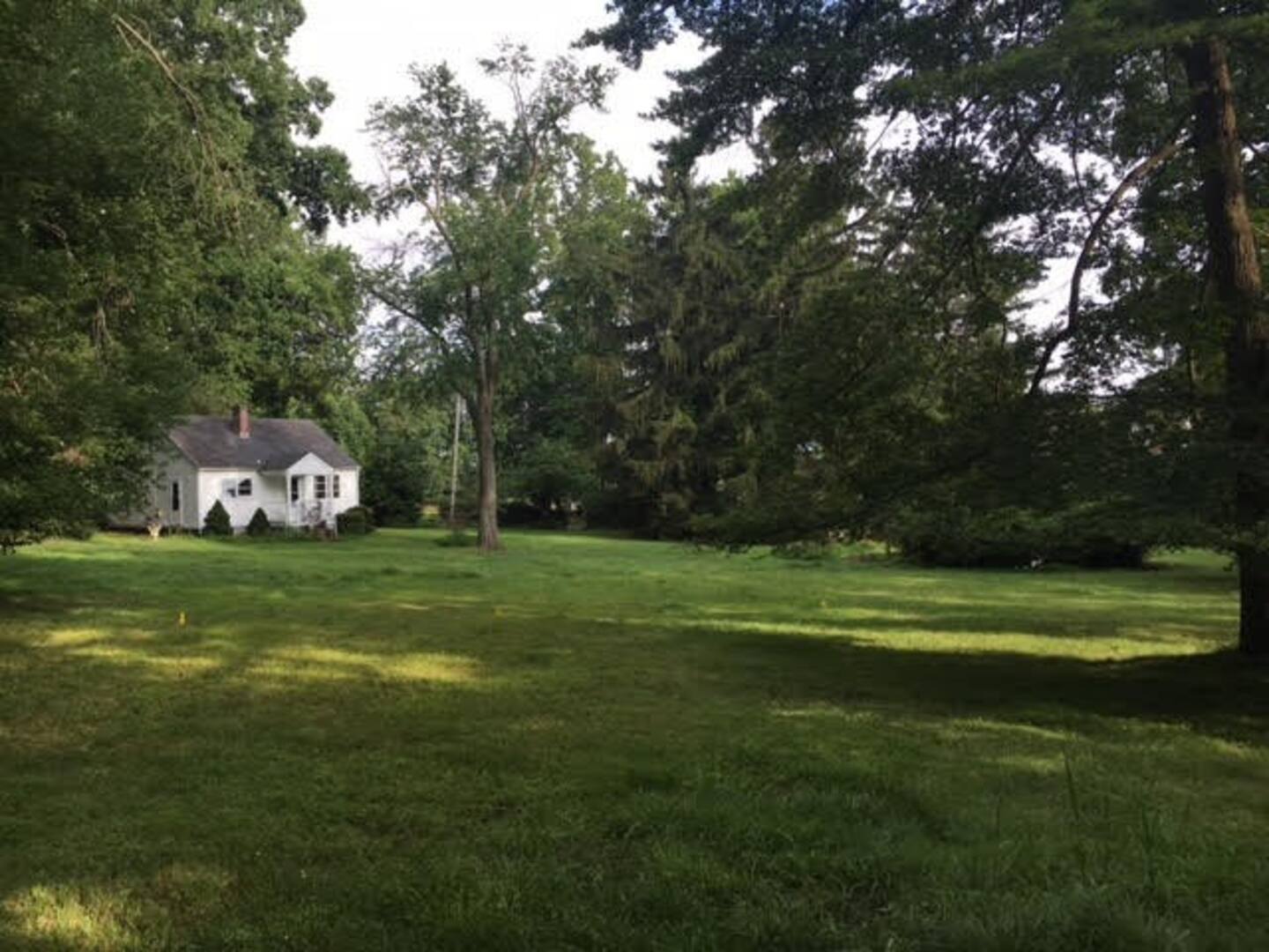 Secluded Cottage Near Park & Beach