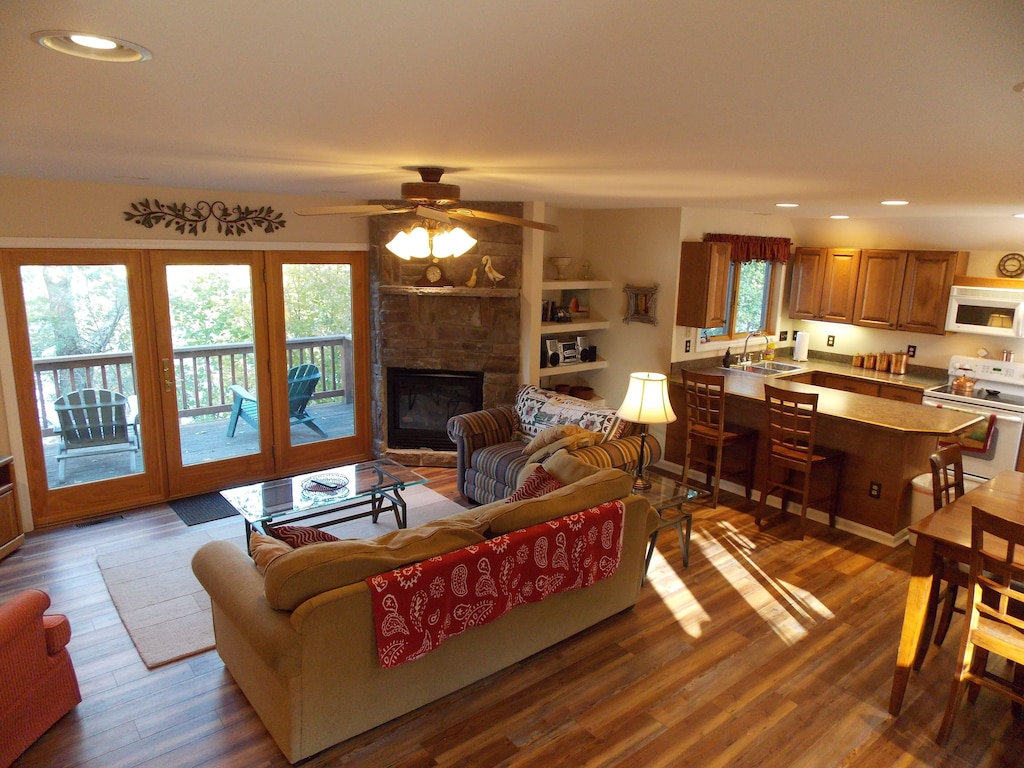 Sisters Treehouse Vacation Rental