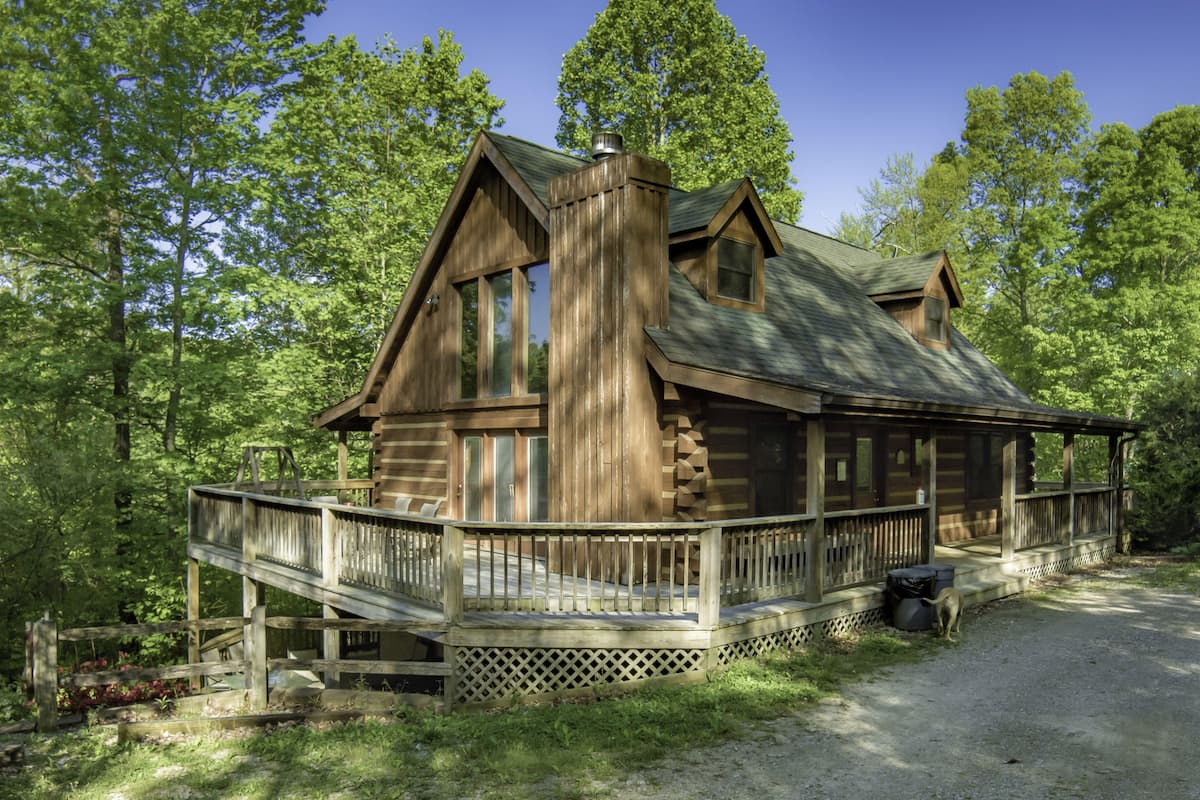 Sweet and Secluded Log Cabin Tree house with Outdoor Hot Tub