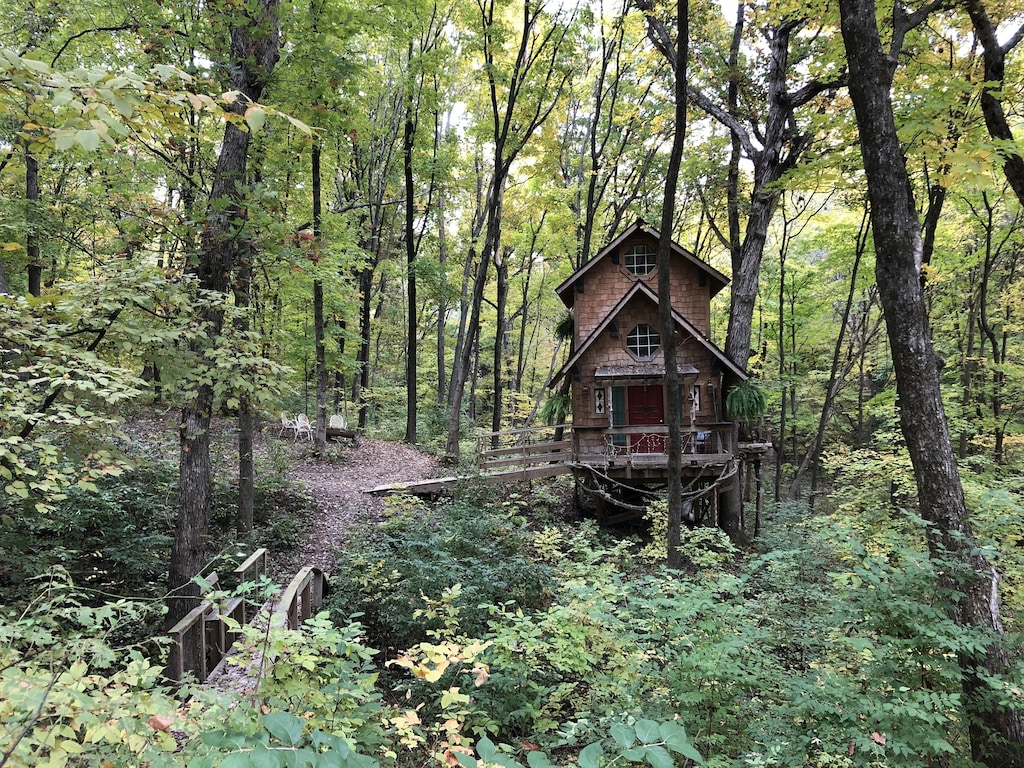 Ten Acre Treehouse Rental Indiana