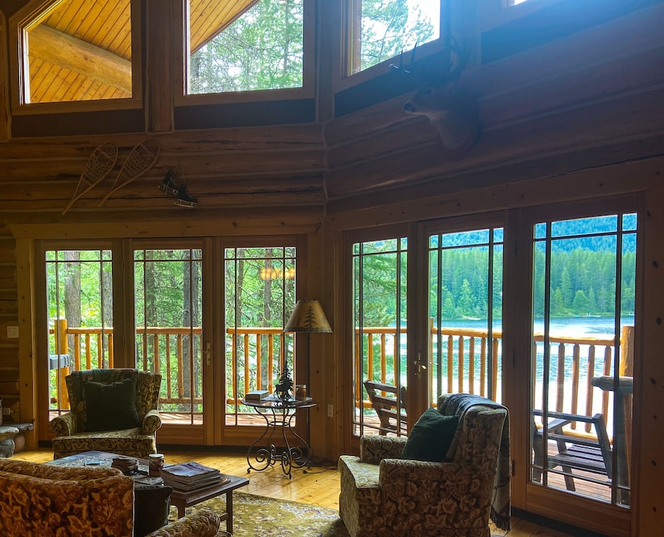 Treehouse Cabin Lakefront Montana