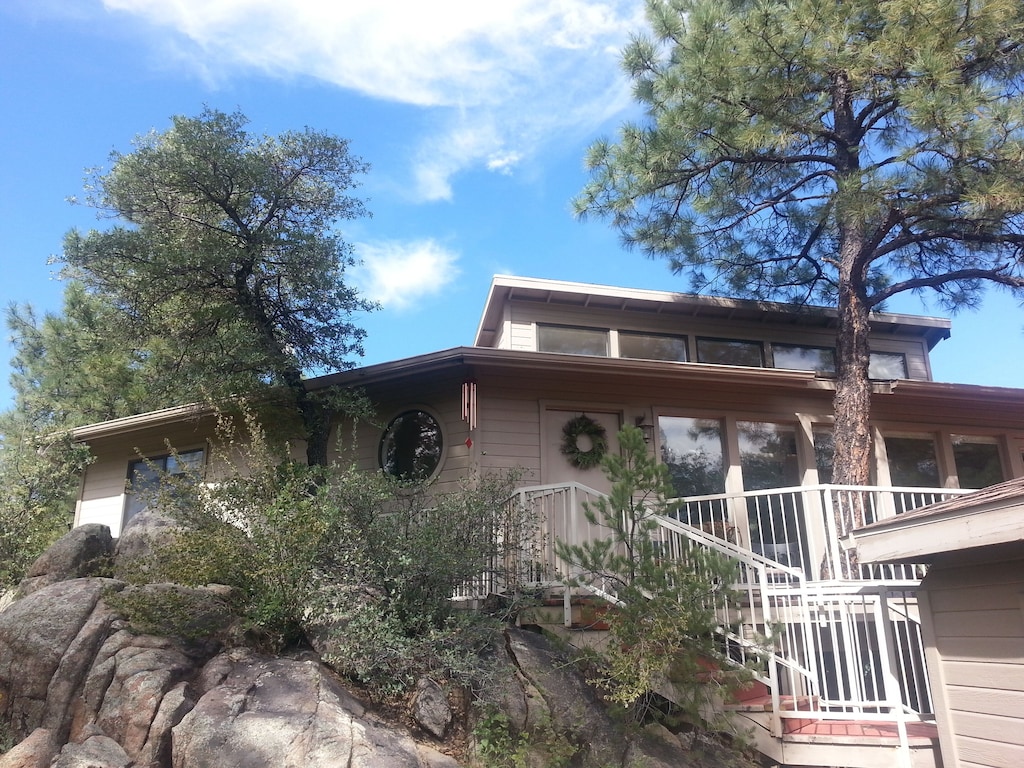 Treehouse in the Pines and Boulders Arizona
