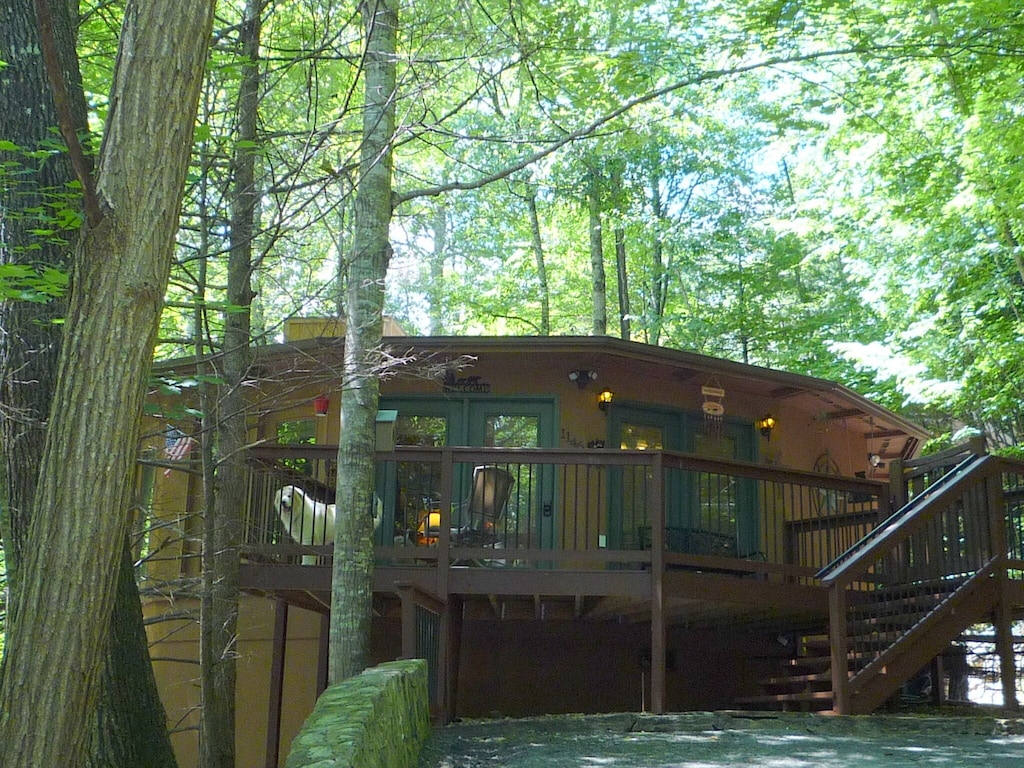 Unique Dusty Treehouse Gatlinburg