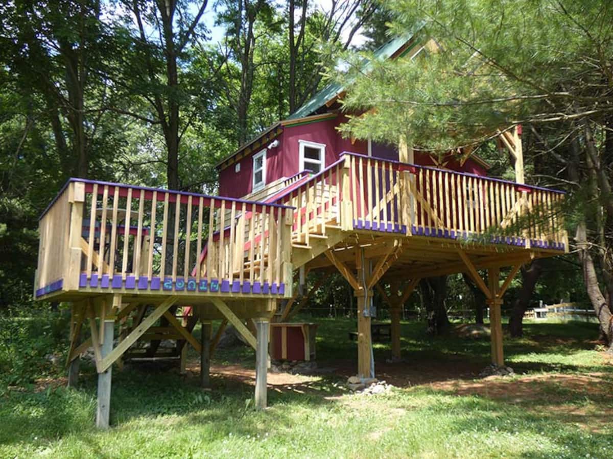 Connecticut Tree House at Underhill Hollow