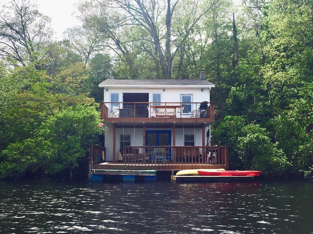 Lakefront Treehouse Rental Connecticut