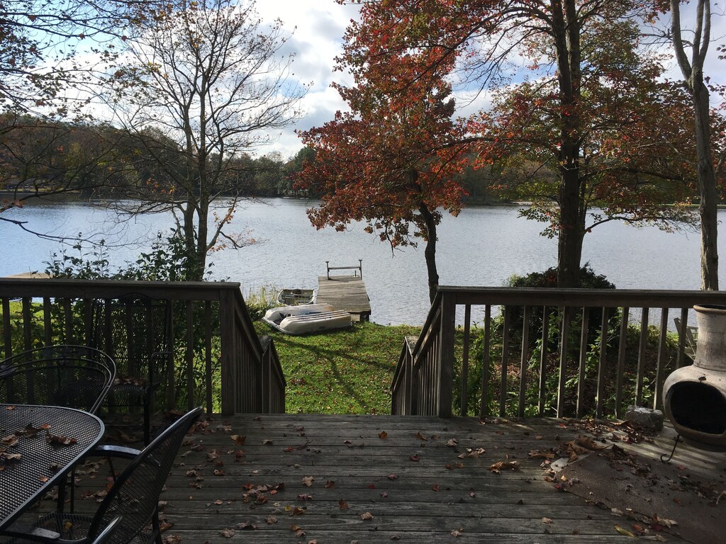Quaint cottage located directly on Long Meadow Pond