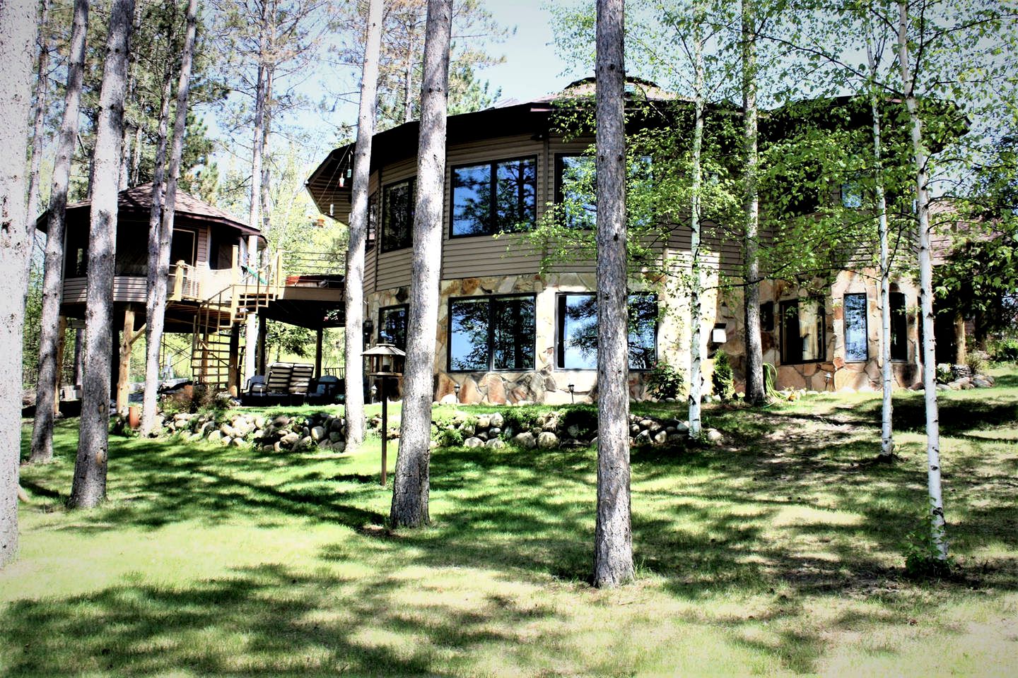 Romantic Tree House Rental in Minnesota