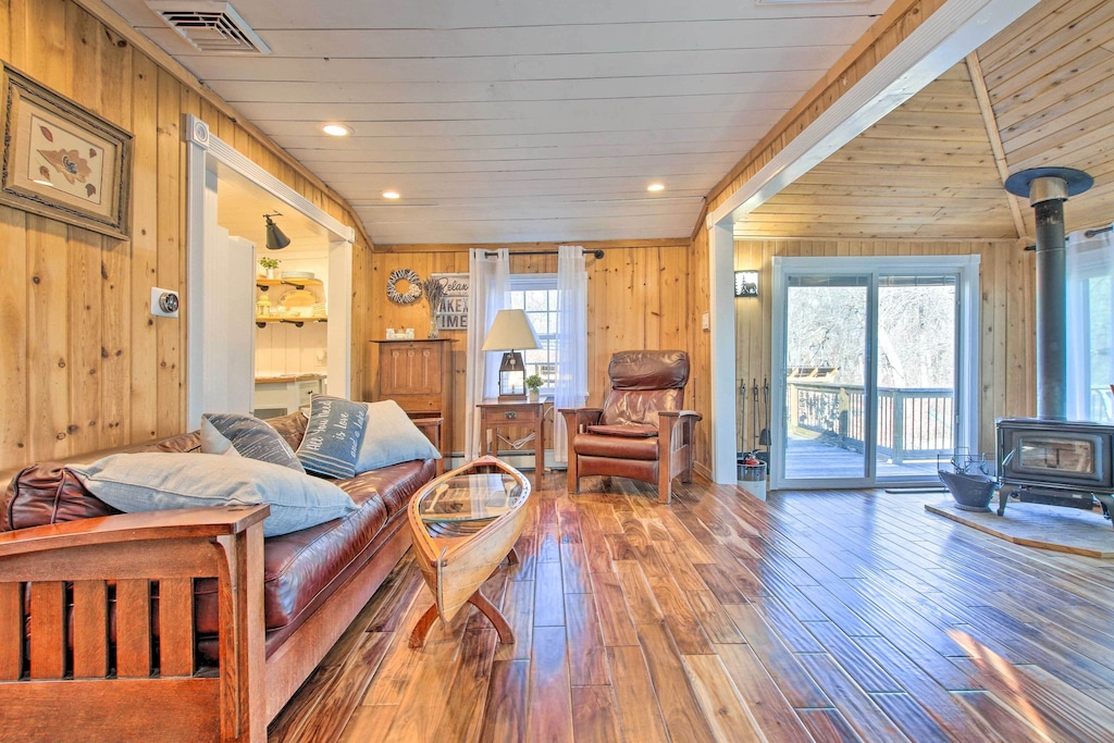 Secluded Cottage Lakefront Treehouse Rental Connecticut