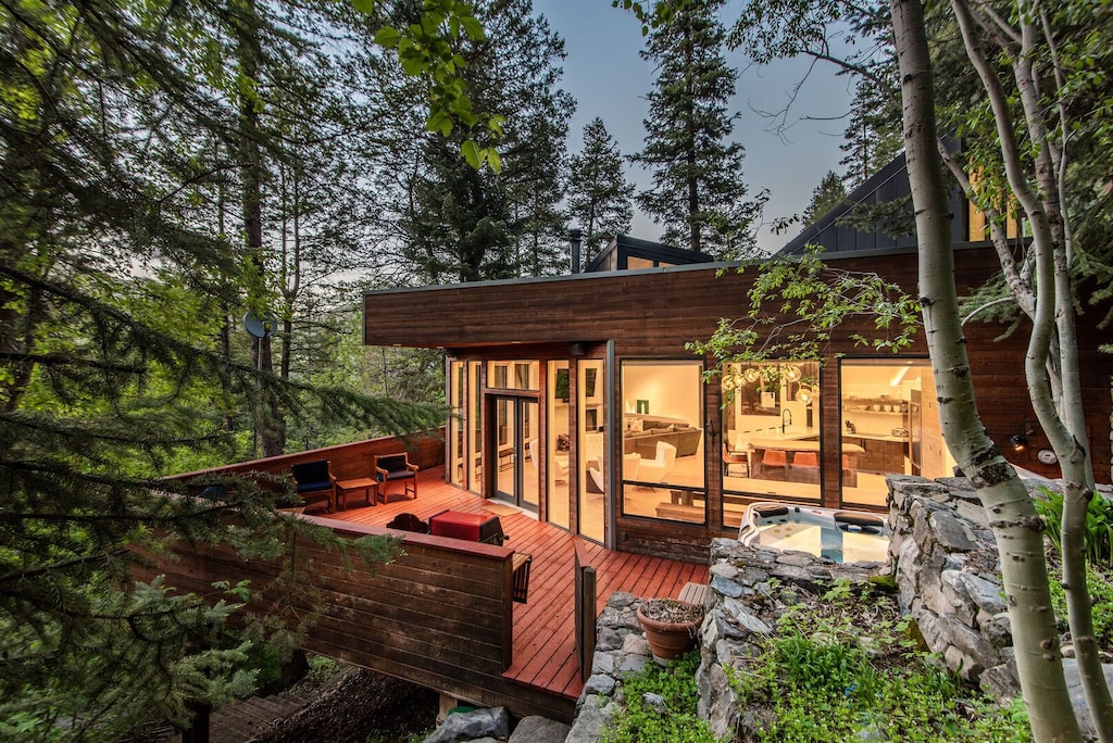 Luxury Treehouse Rental in Utah