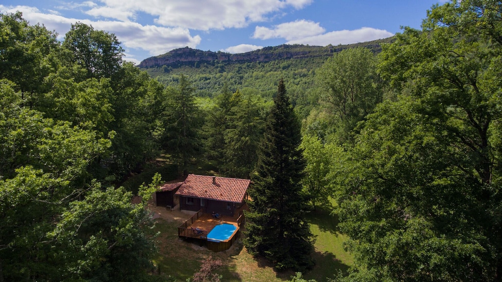 Secluded Treehouse Cabin France