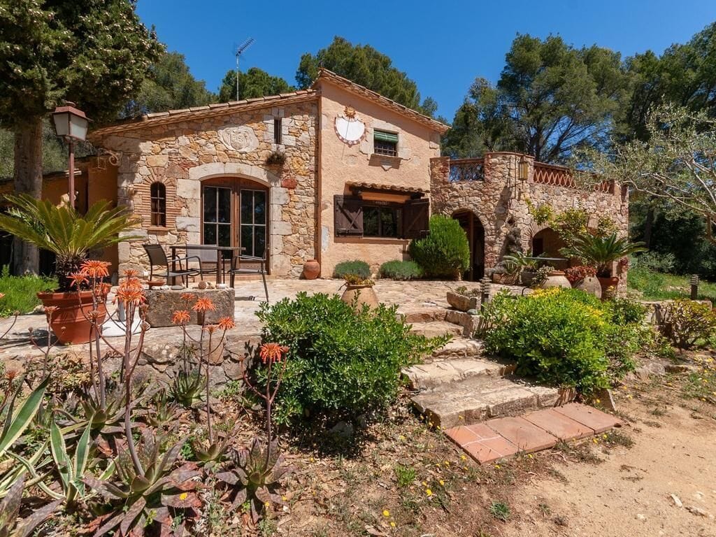 Treehouse Rentals in Spain near the beach Costa Brava