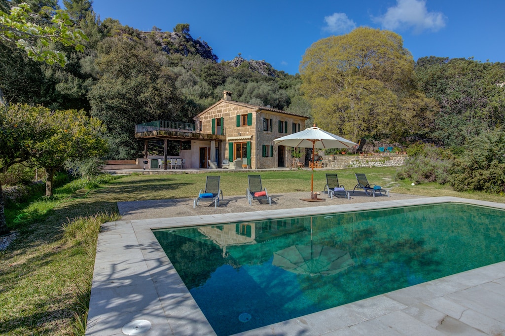 Treehouse Rentals in Spain with pool and large deck