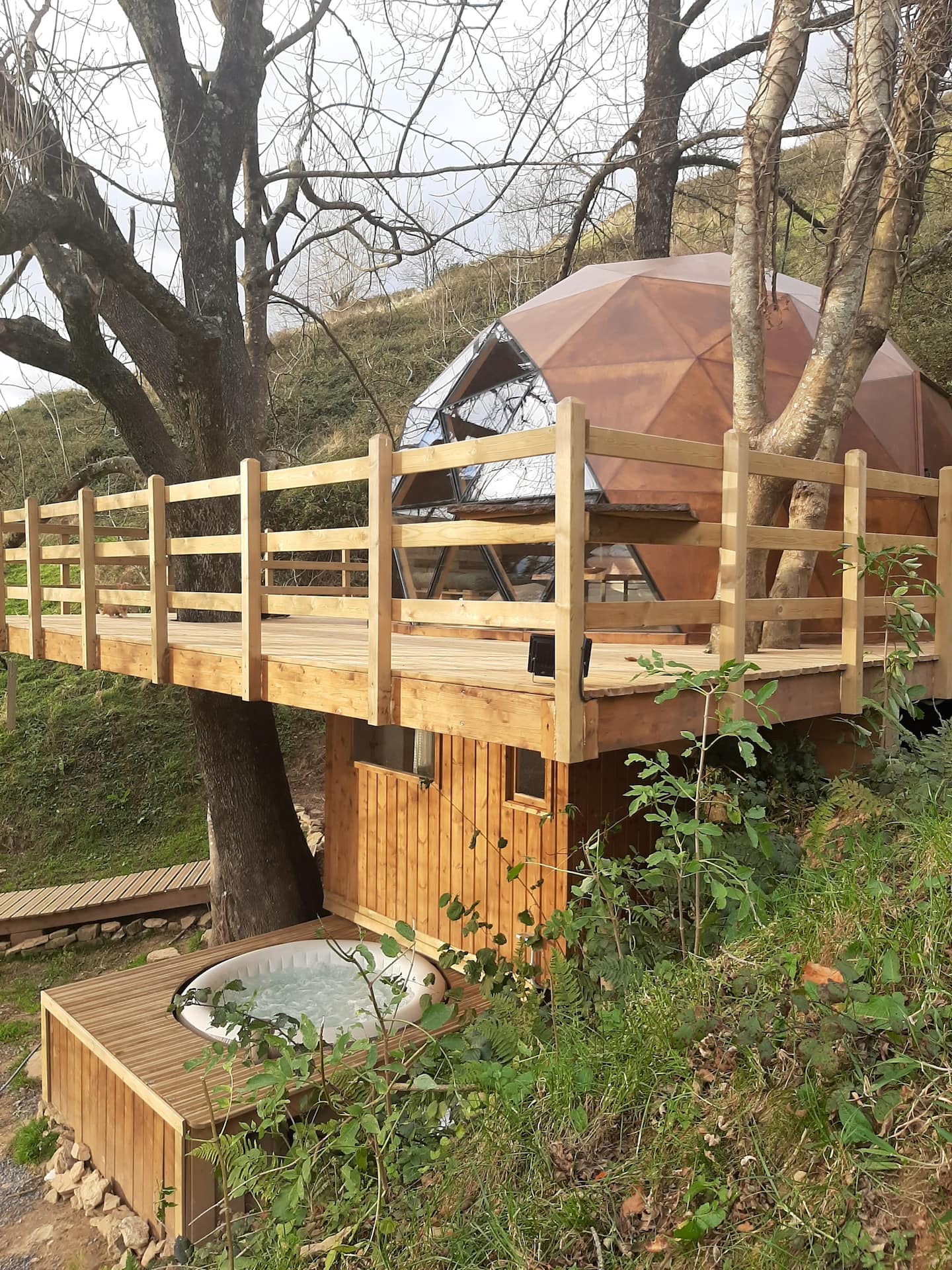 Treehouses in Spain Chulavista Dome with hot tub