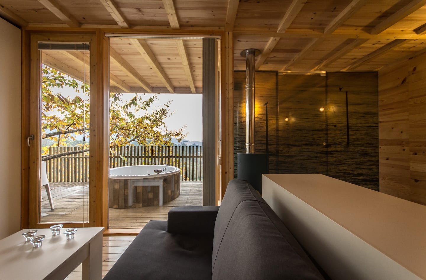 Treehouses in Spain with balcony hot tub