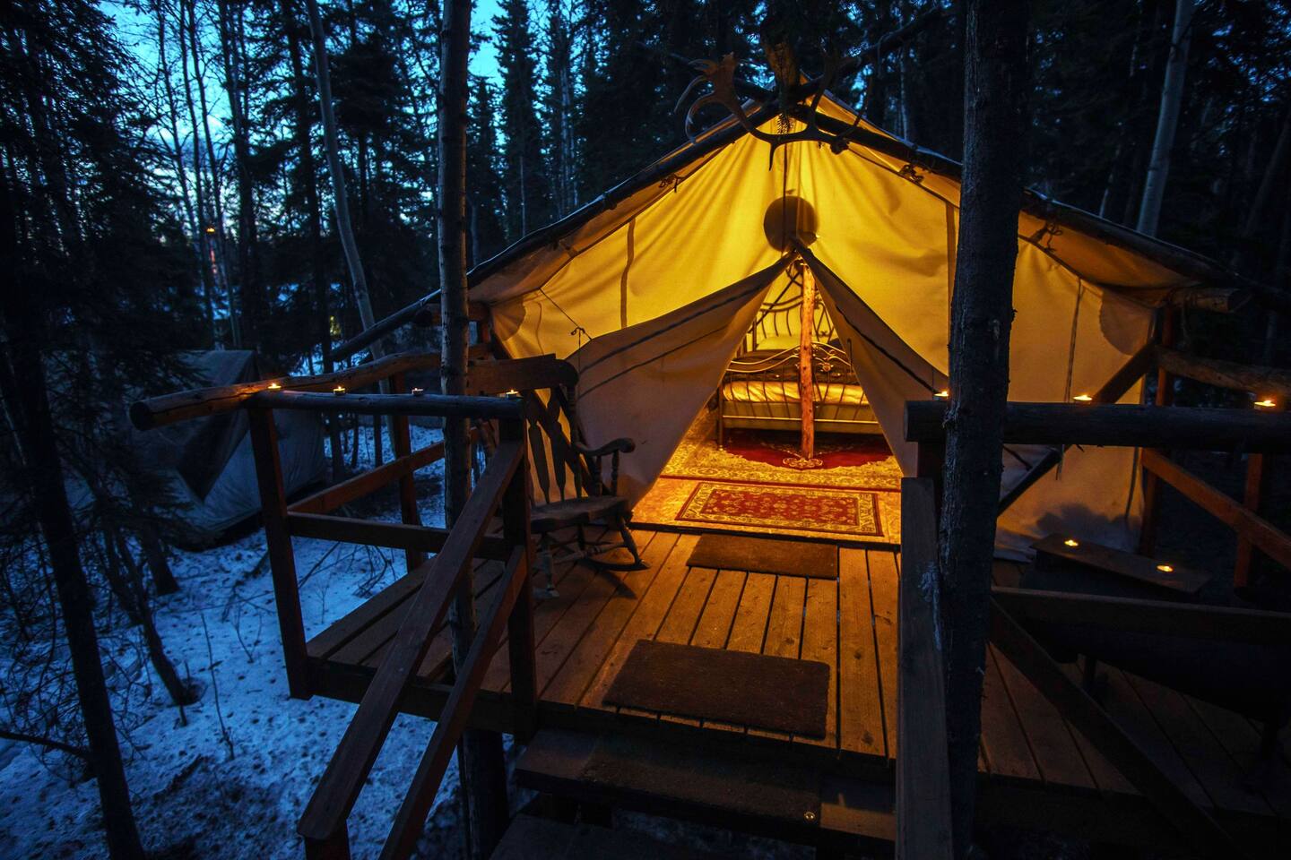 Fairbanks, Alaska Treehouse - Eagle's Nest Glamping