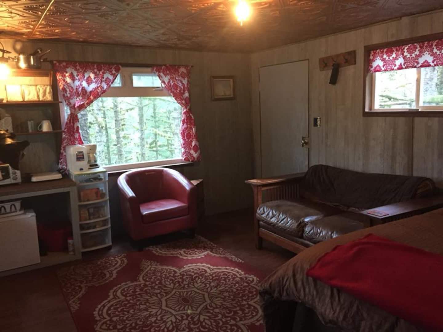 The Eagle's Nest — Whale Island Treehouse Alaska