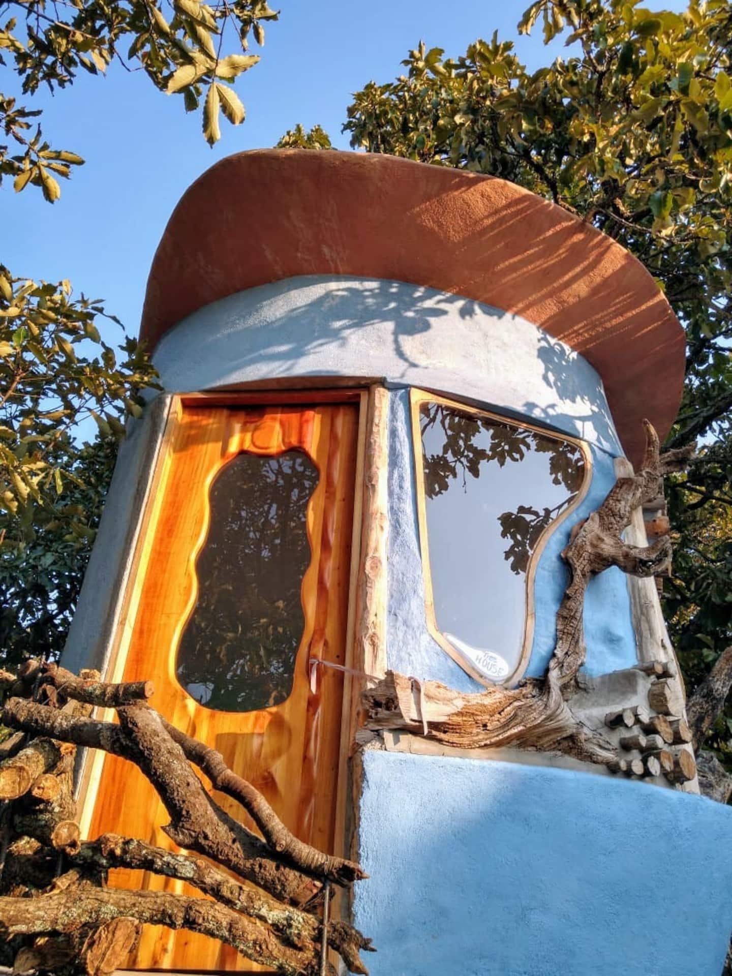 Quaint Treehouse