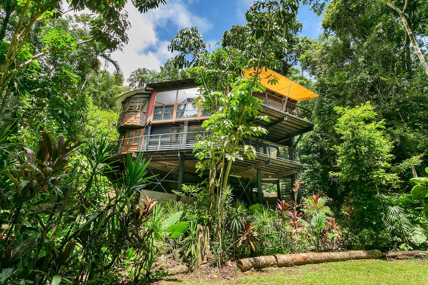 TOP 15 Treehouse Rentals In Australia (2023 Edition) | Treehouse Trippers