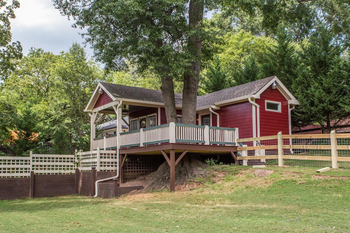 Birdnest - The Social Goat Bed and Breakfast
