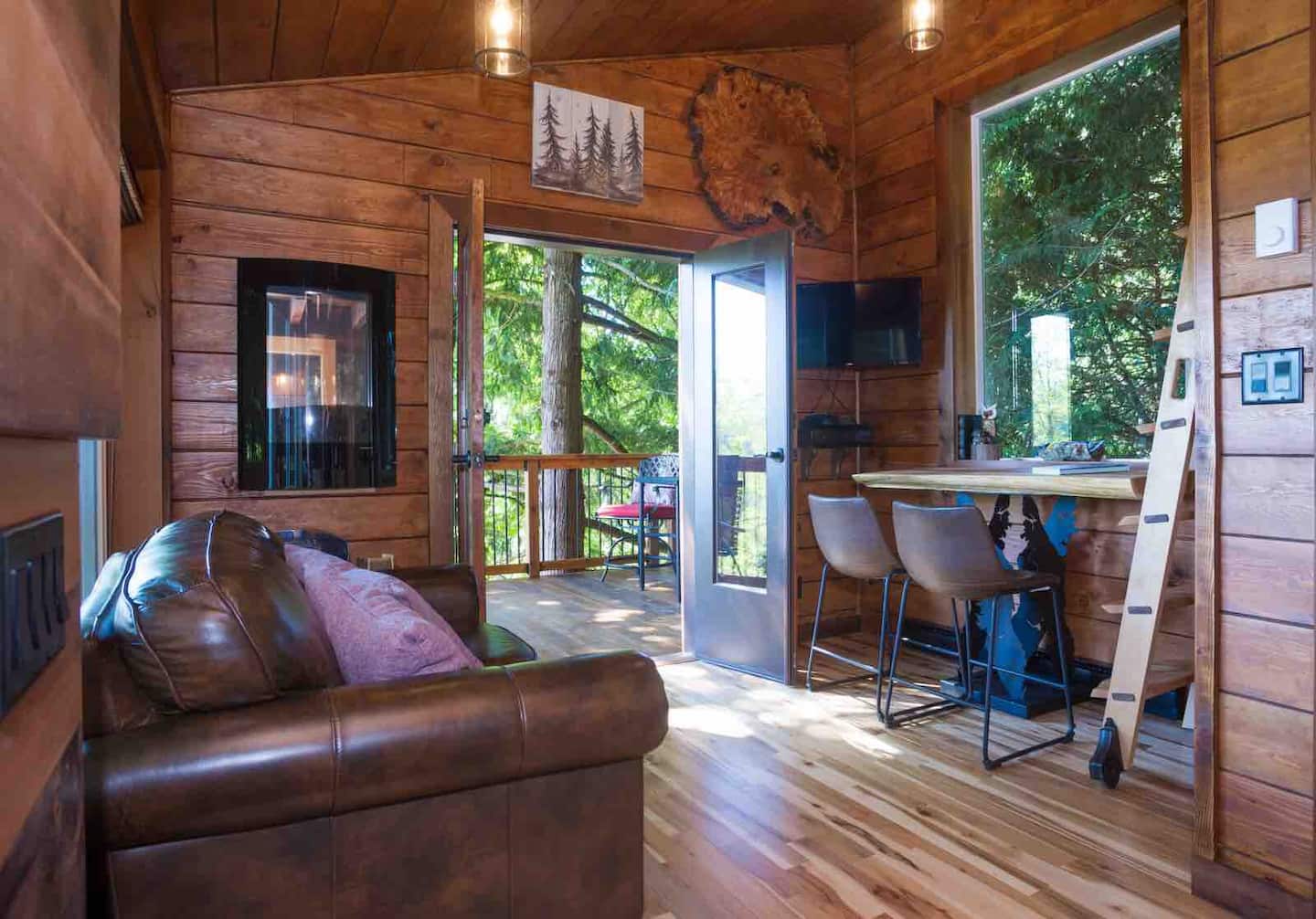 Owl’s Perch Treehouse in Canada