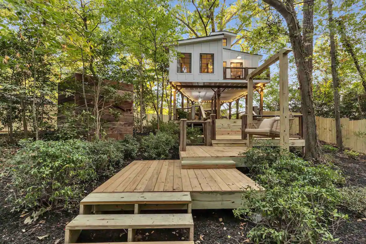 The ATL Treehouse with hot tub
